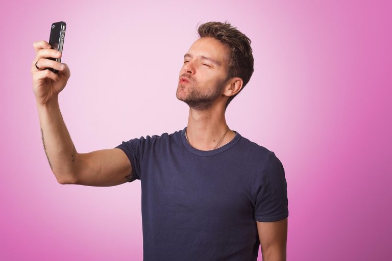 Questions to Ask on a Dating App (Hinge, Bumble & Tinder)